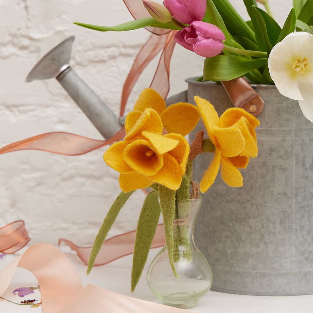 Daffodil Flower Bouquet with Vase