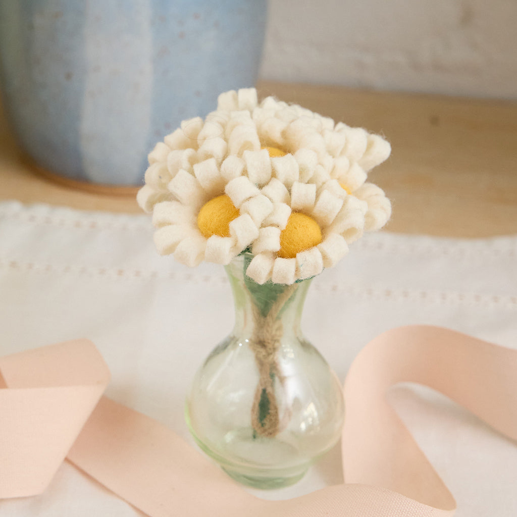 White Daisy Flower Bouquet with Vase